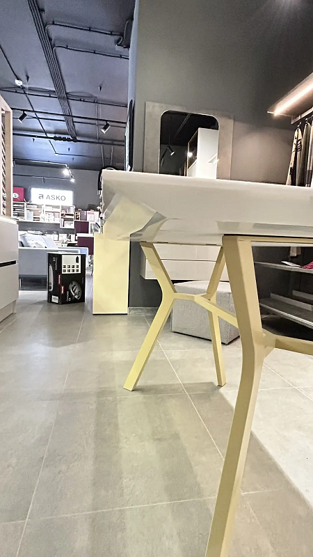 Стол обеденный